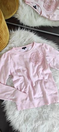 Mikina s kvetom, 164