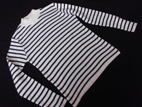 Pásikavý svetrík so stojačikom, 42