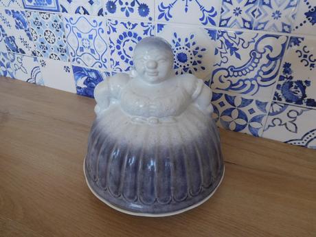 Gazdinká porcelánová-top top stav,, 