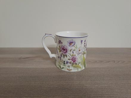 Hrnček s kvetinkami,