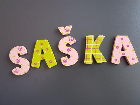 Drevené písmenká - meno na stenu, 