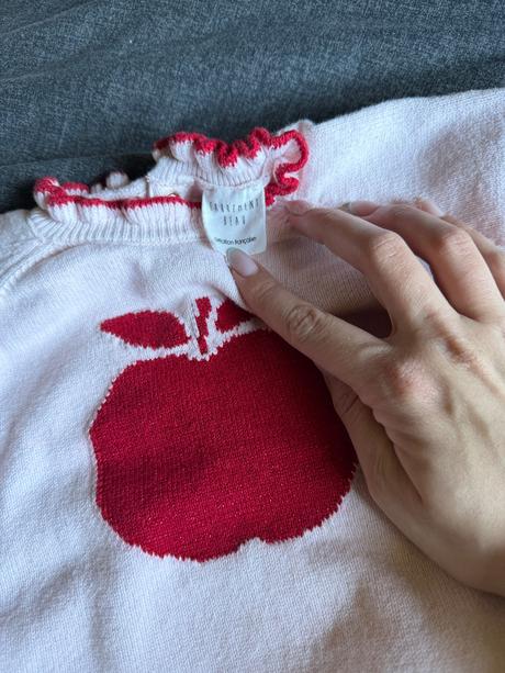 Balík oblečenia a hračiek pre dievčatko, 