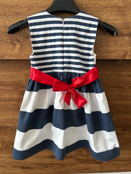 Slávnostné šaty, 98