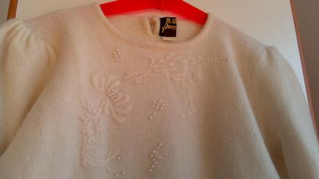 Vyšívaný svetrík, 164