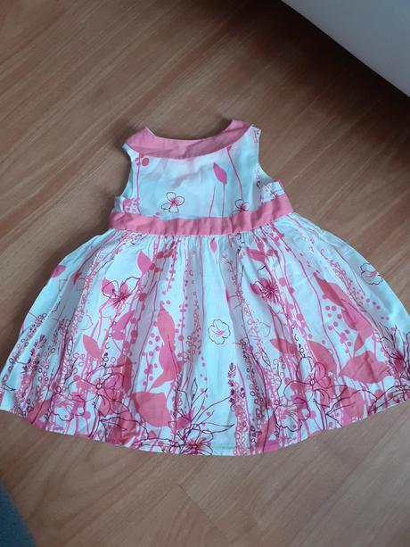 Dievčenské šaty, 68