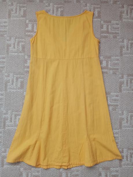 Žlté šaty s gombičkami, l