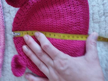 Ponúkam na predaj pekné ručne háčkované čiap, 44