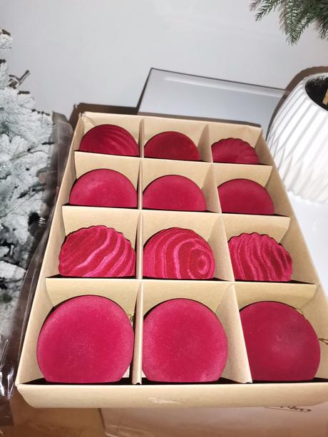 Bordové zamatové gule, 