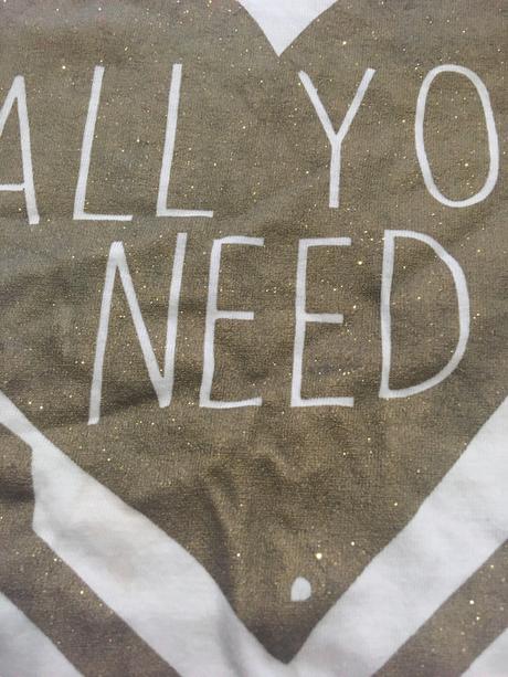 Tričko so zlatým srdcom, 110