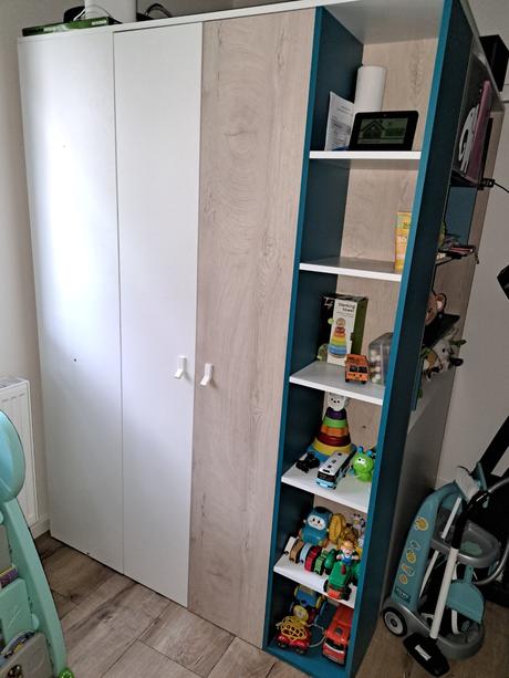 Šatníková skriňa planet ako nová,