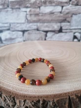 Náramok z minerálnych kameňov,