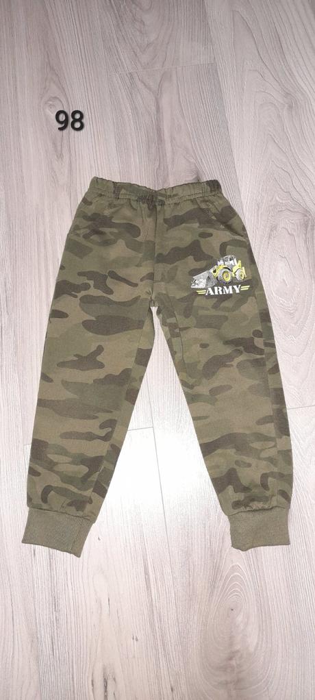 Tepláky pre chlapca, 104–116