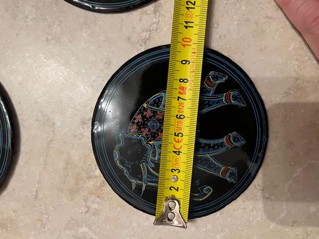 Tanieriky pod šálky,