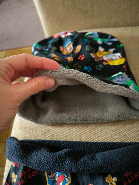 Čiapky a nakrčniky, m