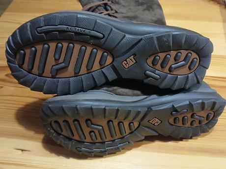 Čižmy caterpillar, 37