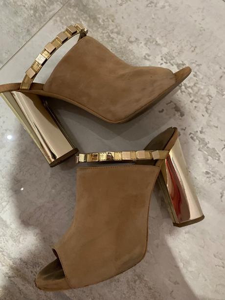 Topanky guess, guess,38