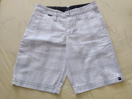 Elegantné krátke nohavice, quiksilver,152