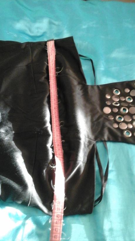 Cierne saty s vybijanym dekoltom nenosene, gate,36