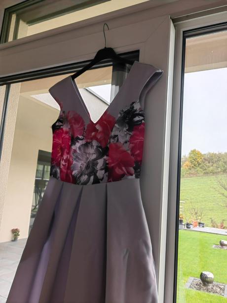 Dámske spoločenské midi áčkové šaty xs/  s, s