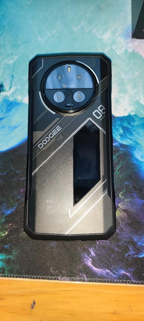 Predavam novy mobil znacka -doogee v40 pro,