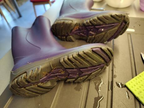 Krásne fialové gumáky, 29