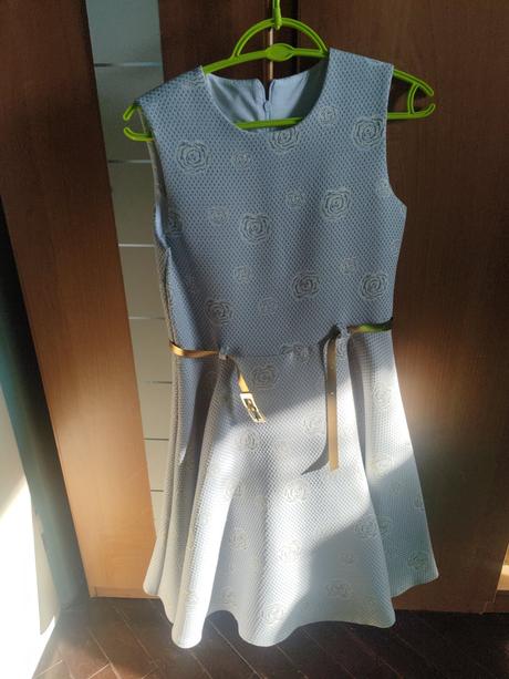 Šaty slávnostné, 158