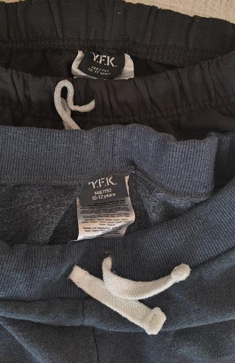 Tepláky 3x, kik,146