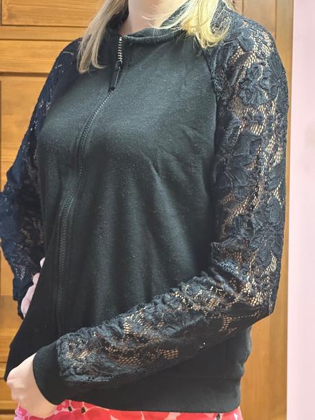 Čierna mikina na zips s čipkovanými rukávmi, sinsay,xs