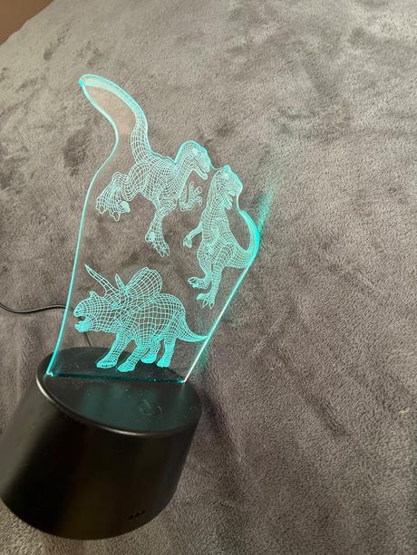 Svietaca lampa dinosauri,