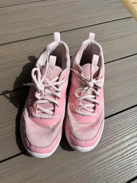 Znackove tenisky používané vnútri na atletiku, reebok,35