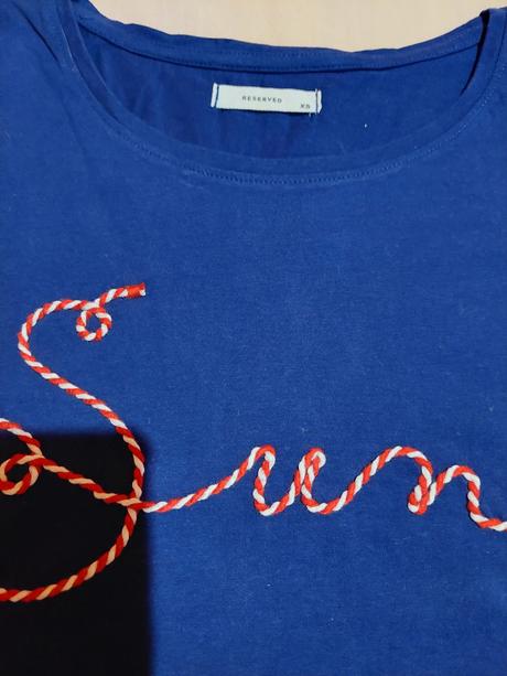 Modre tricko, reserved,s