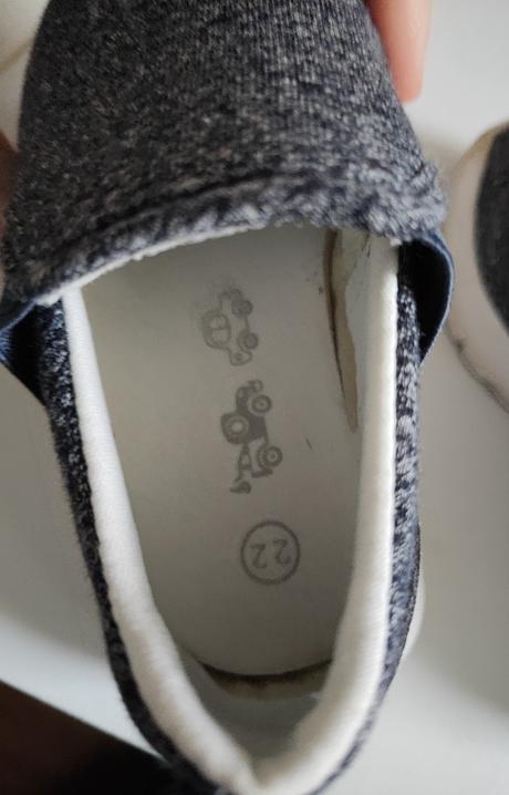 Nazuvacie tenisky, 22