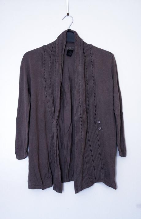 Hnedý ľahký svetrík s 3/4 rukávmi, s