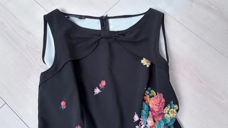 Čierne šaty s kvietkami, m