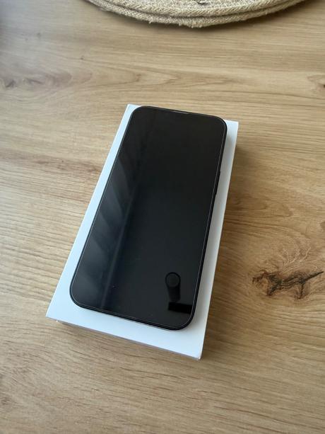 Predám iphone 13 midnight 256gb verzia, apple