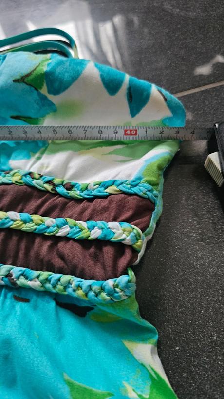 Kvalitné kvetované šaty, m