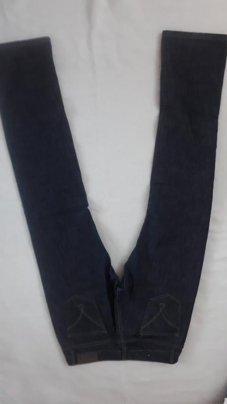 Tenké tmavomodre rifle 30, 30