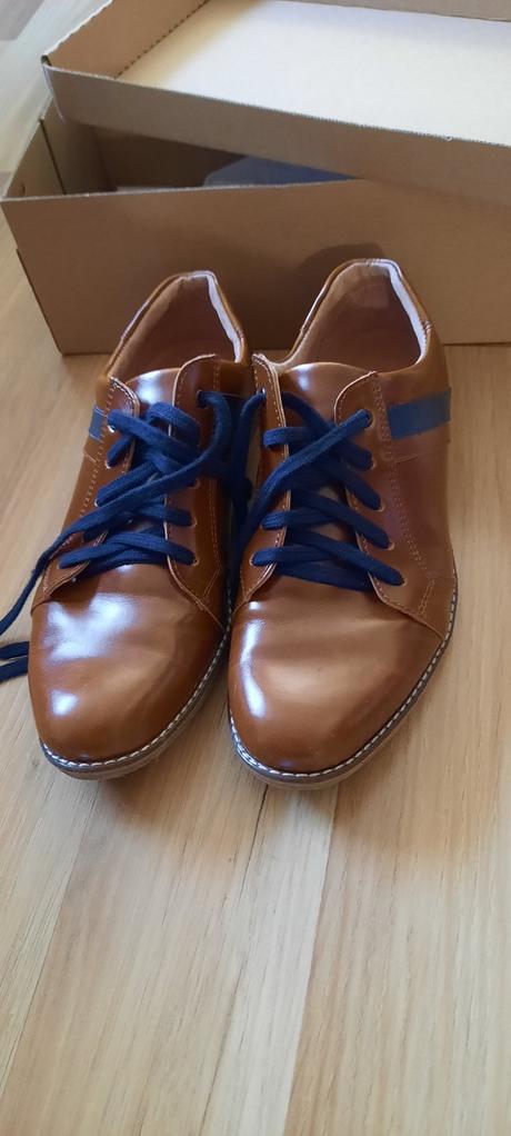 Oblek, nohavice, košeľa a topánky na 1. sv. p., 140