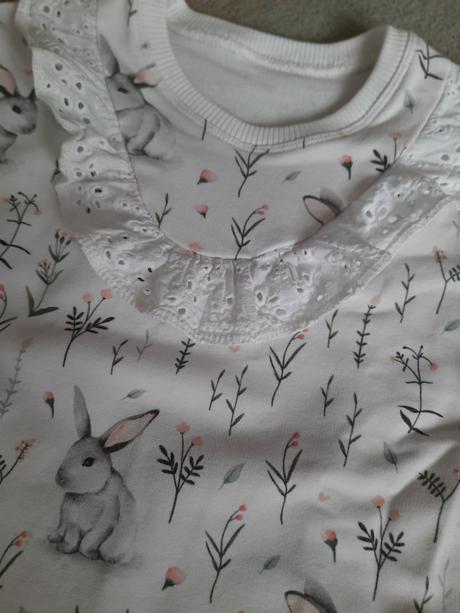 Tricko so zajacikmi a volanikom, 116