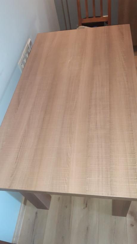 Jedálenský stôl a 4 stoličky, 