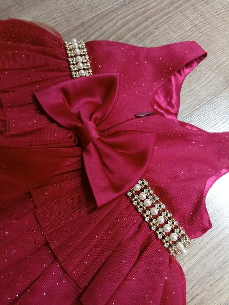 Slávnostné šaty, 74