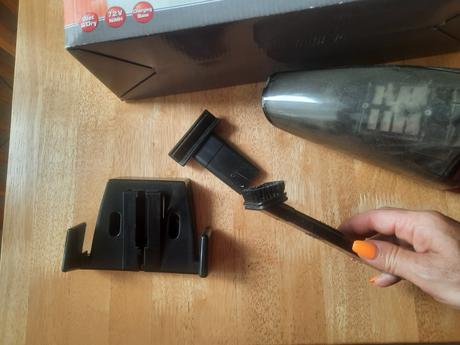 Ručný vysávač, sencor