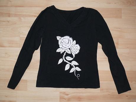 Čierne tričko s motívom ruže, s
