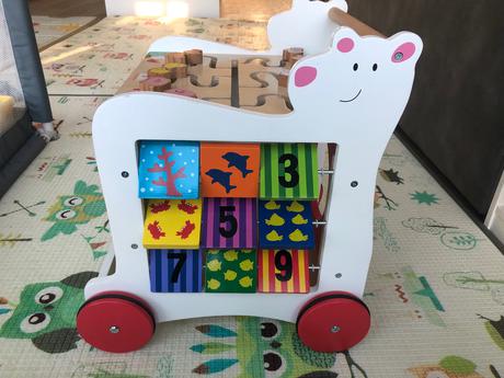 Small foot drevené chodítko medvedík, 