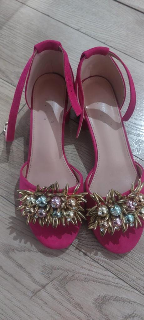 Cyklamenove sandalky, 38