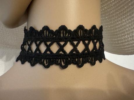 Náhrdelník choker,