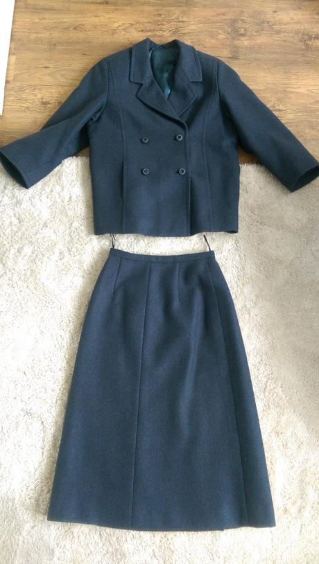 Tmavomodry komplet sukna + sacko/kabatik, 