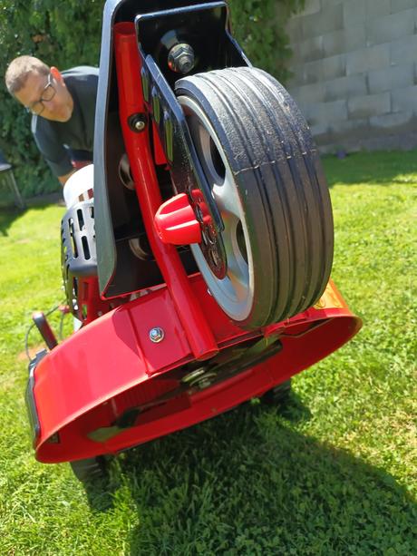 Hecht benzinová kosačka, 