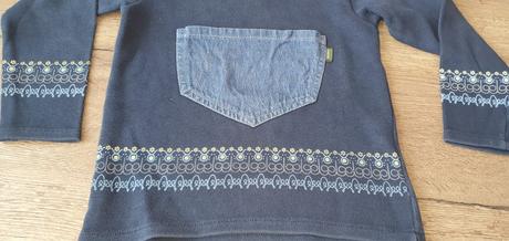 Tmavomodrá mikina, 116