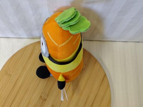 Zberateľský plyšový mimoň kevin mrkva jakala 31 cm, 